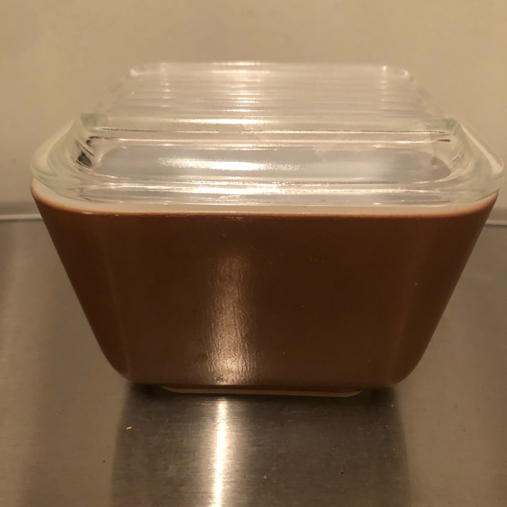 Pyrex brown small refrigerator dish with lid